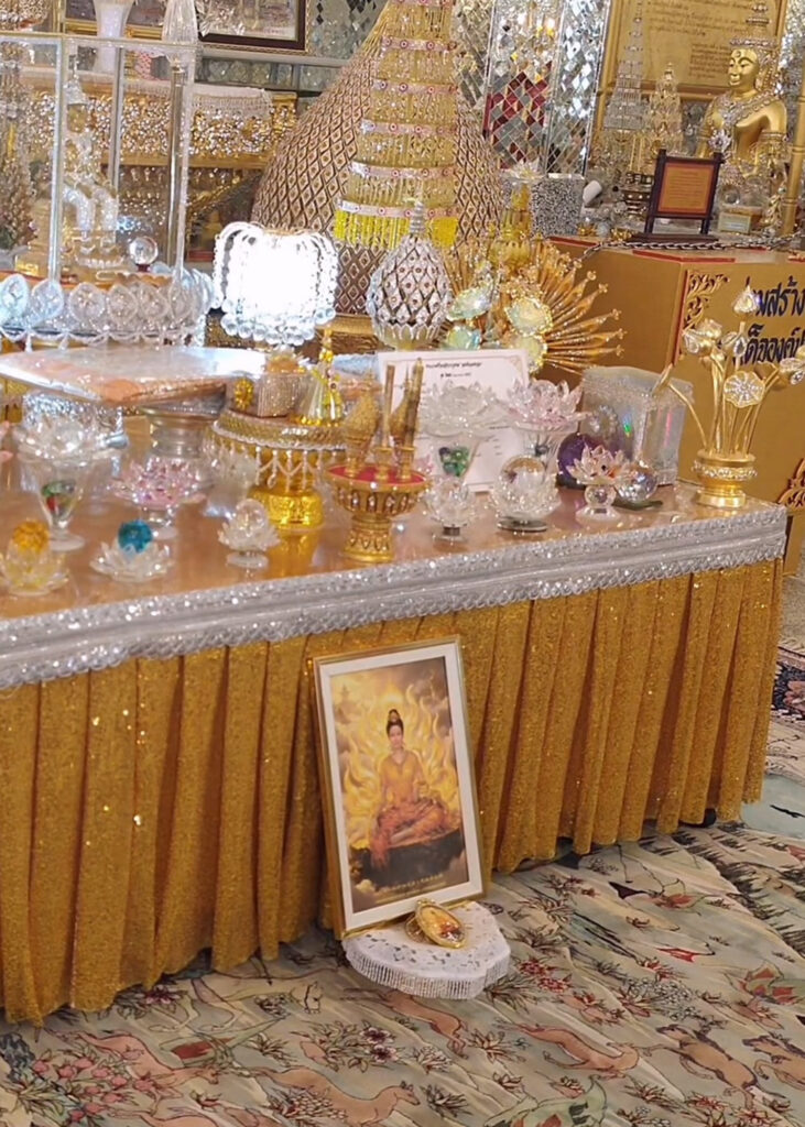 泰国秦师兄-师尊寺庙初佛殿布施供品回向九尾狐仙护法灵尊